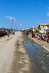 24 GIUGNO 1993, LA FILA IN ATTESA DI PRENDERE UN PO' DI CIBO PRESSO IL P.D.V. IN LOCALITÀ LIDO A MOGADISHO NORD.