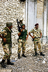 01 LUGLIO 1993, IL GENERALE BRUNO LOI VISITA LE ROVINE DELLA CATTEDRALE DI MOGADISHO.