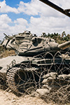 UN CARRO ARMATO M47 SOMALO, RIUTILIZZATO COME FORTINO DIFENSIVO STATICO CON SACCHI DI SABBIA E FILO SPINATO, PRESIDIA L'INGRESSO DEL CAMPO DEL CONTINGENTE ITALIANO IBIS A BALAD.
